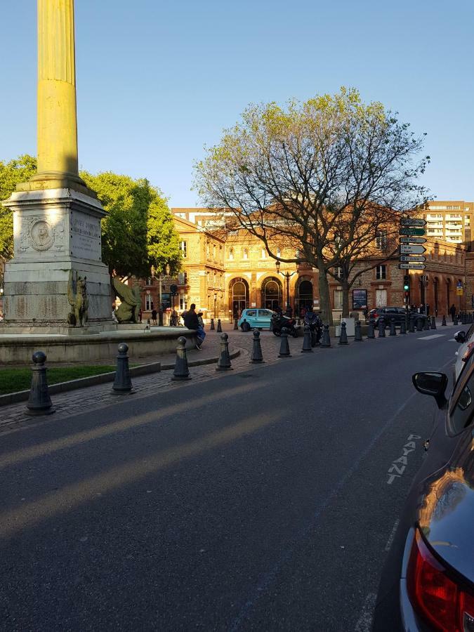 Angle Du Canal Toulouse Luaran gambar